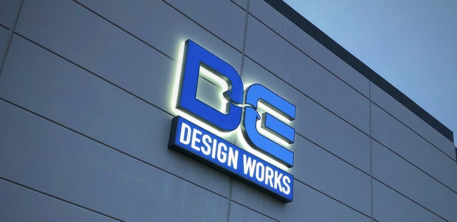 DE_building_lightedsign-2