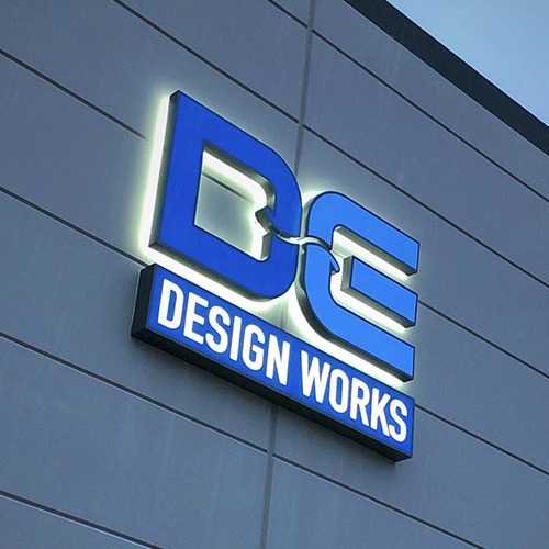 DE_building_lightedsign